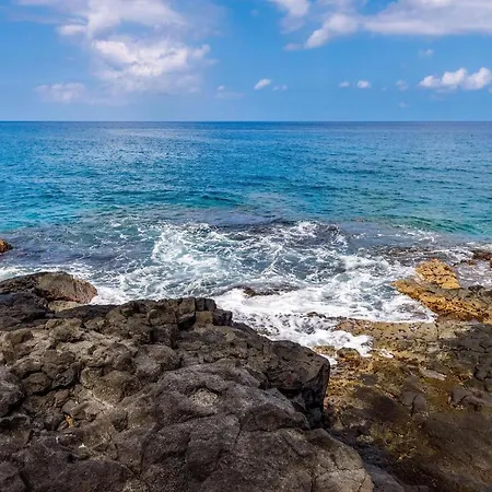 Hokuea Hale Oceanfront Private Home With Hot Tub
